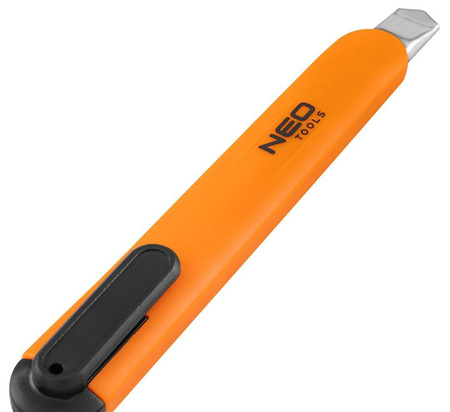 Nóż z ostrzem łamanym 9mm